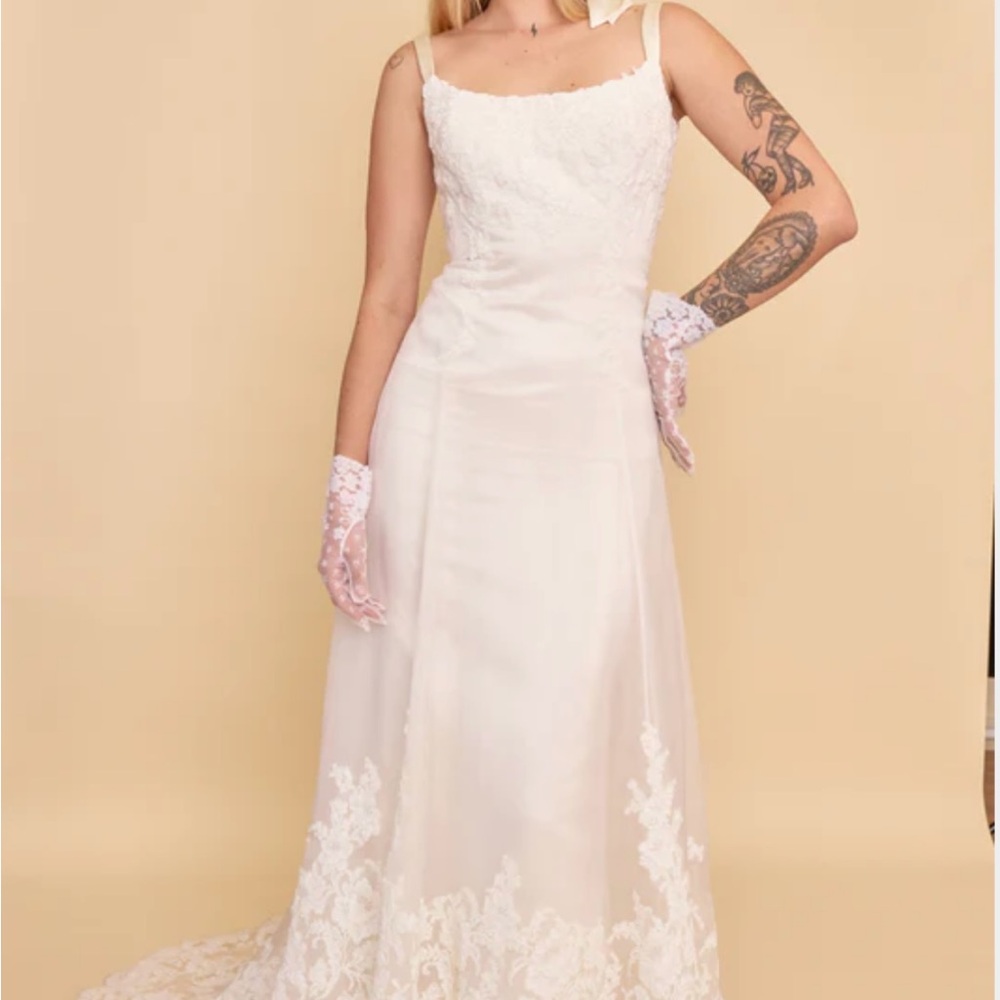 Elegant White Lace Dress